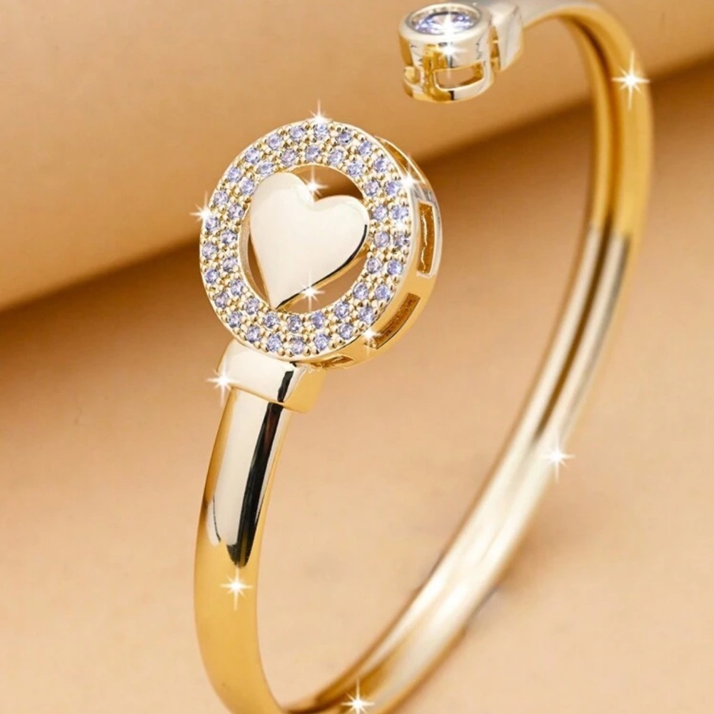 New heart cuff bracelet - Picture 3 of 5
